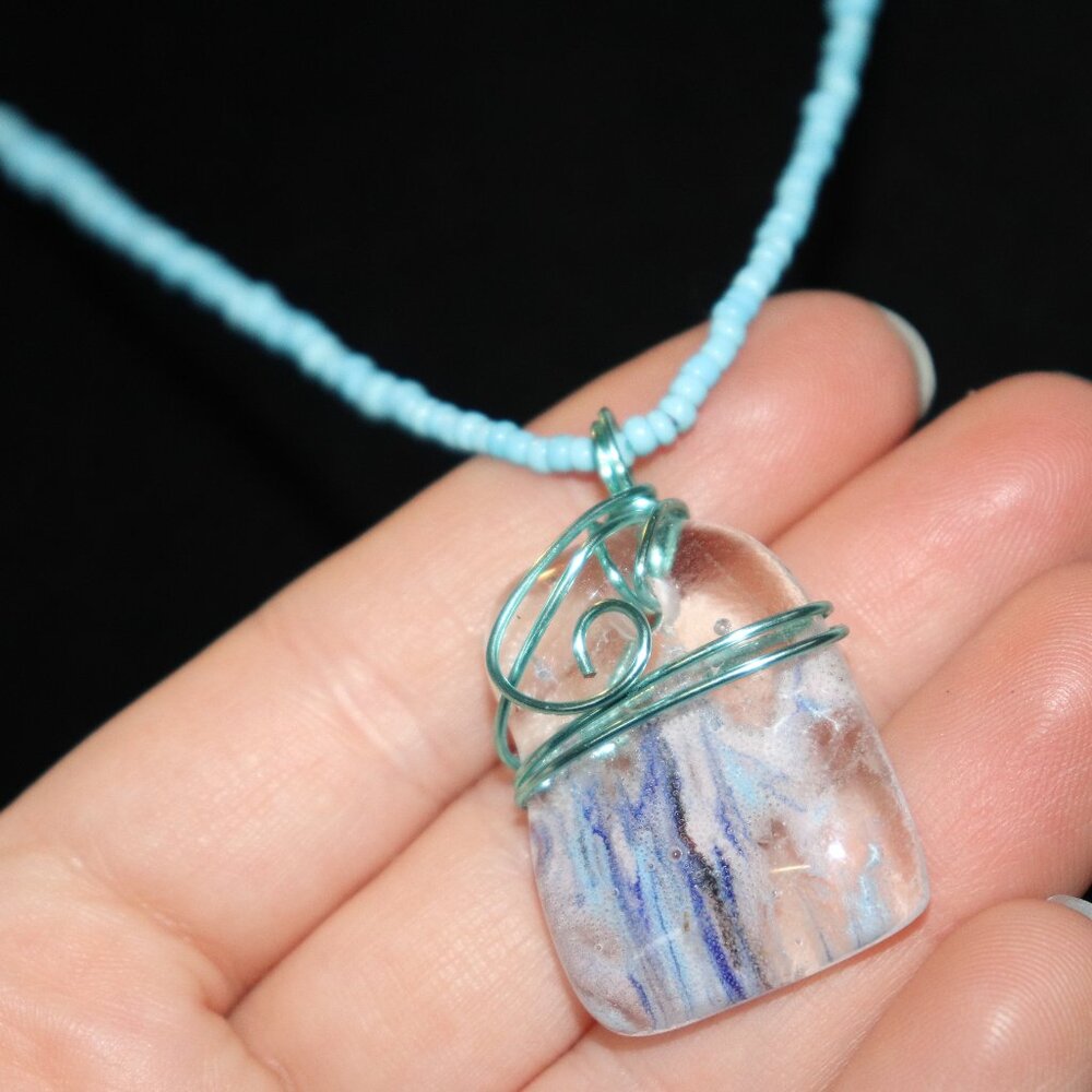Beautiful blue glass beaded and glass pendant necklace 18"